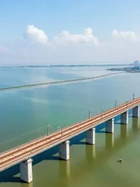 Строительство морского моста